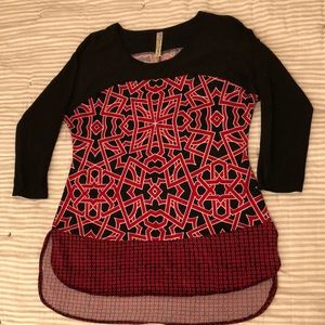 3/4 Sleeved Geometric Top